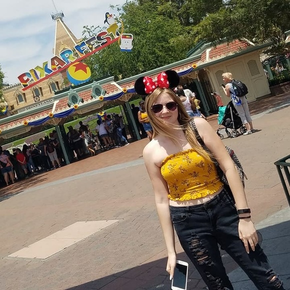 Meet your Posher, Amber - Picture 2 of 3